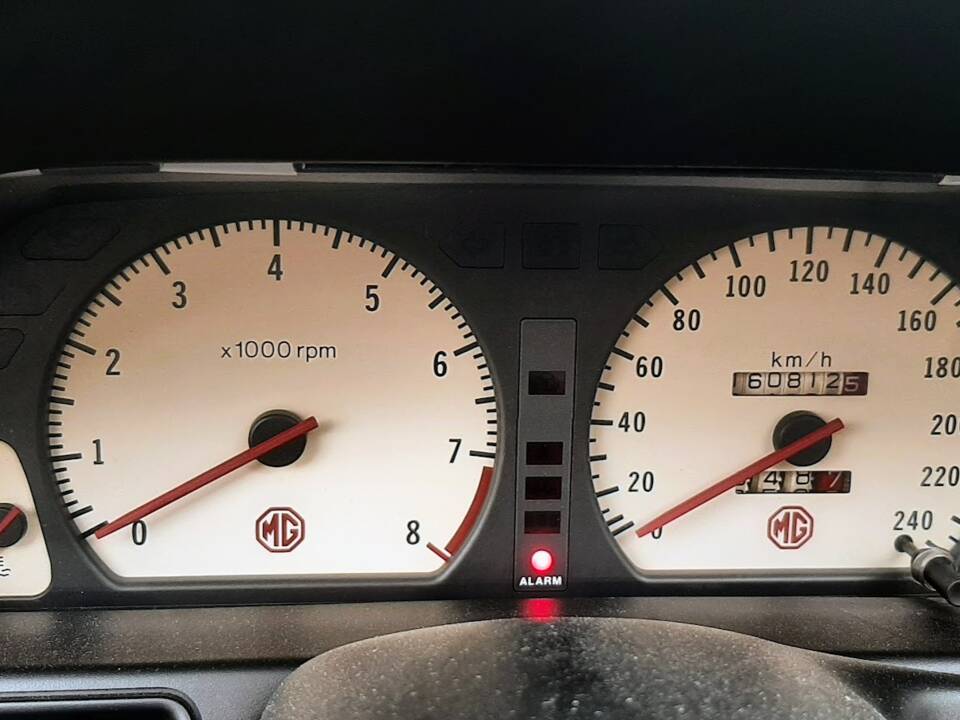 Immagine 21/50 di MG F 1.8i VVC 75 LE "75th Anniversary" (1999)