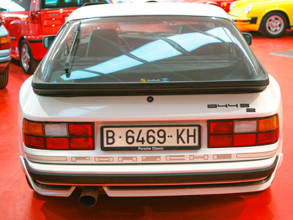 Image 8/45 of Porsche 944 S2 (1989)