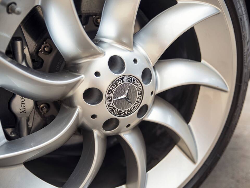 Image 30/61 of Mercedes-Benz SLR McLaren (2004)
