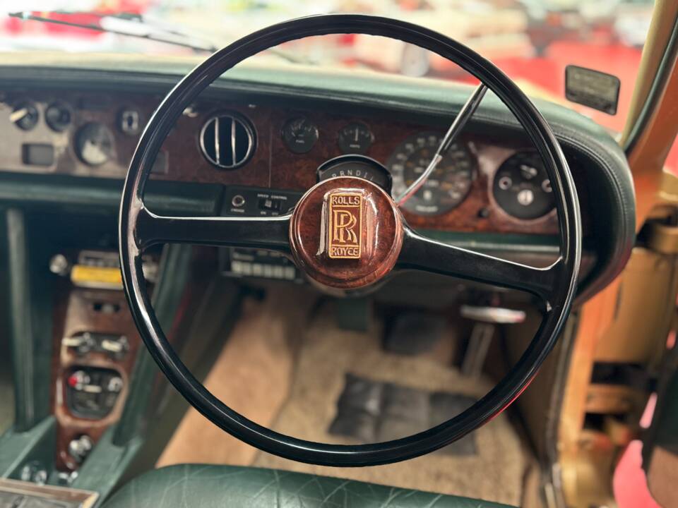 Image 15/23 of Rolls-Royce Silver Shadow I (1975)