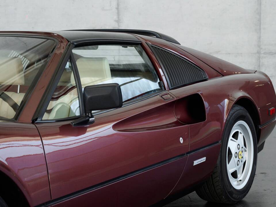 Bild 13/50 von Ferrari 328 GTS (1988)