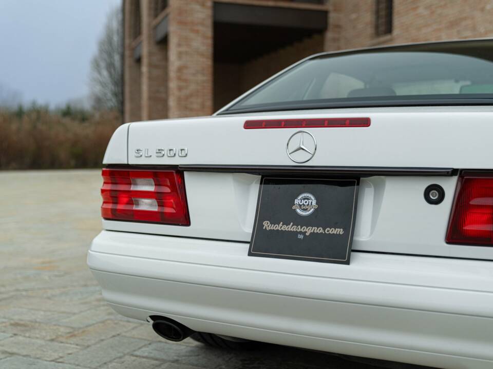 Image 13/50 of Mercedes-Benz SL 500 (1999)