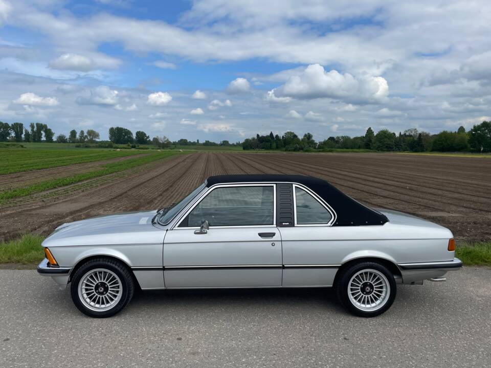 Image 2/7 de BMW 318 Baur TC (1980)