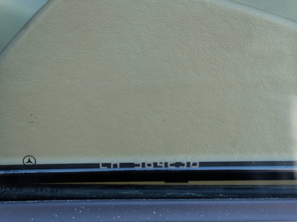 Image 44/63 of Mercedes-Benz 300 CE (1991)