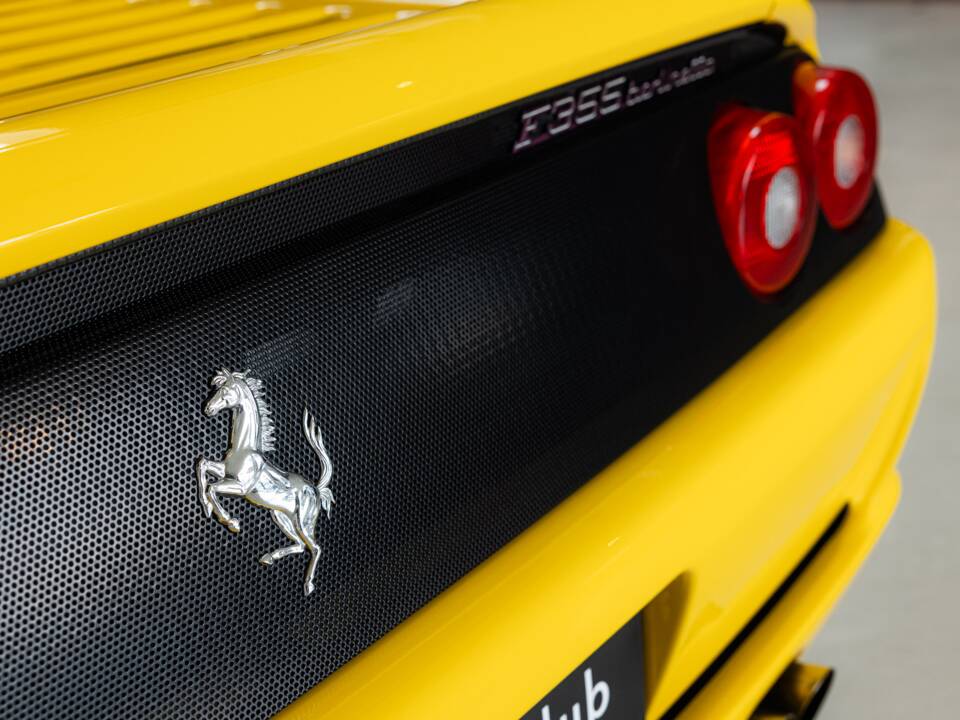 Image 31/36 de Ferrari F 355 Berlinetta (1995)