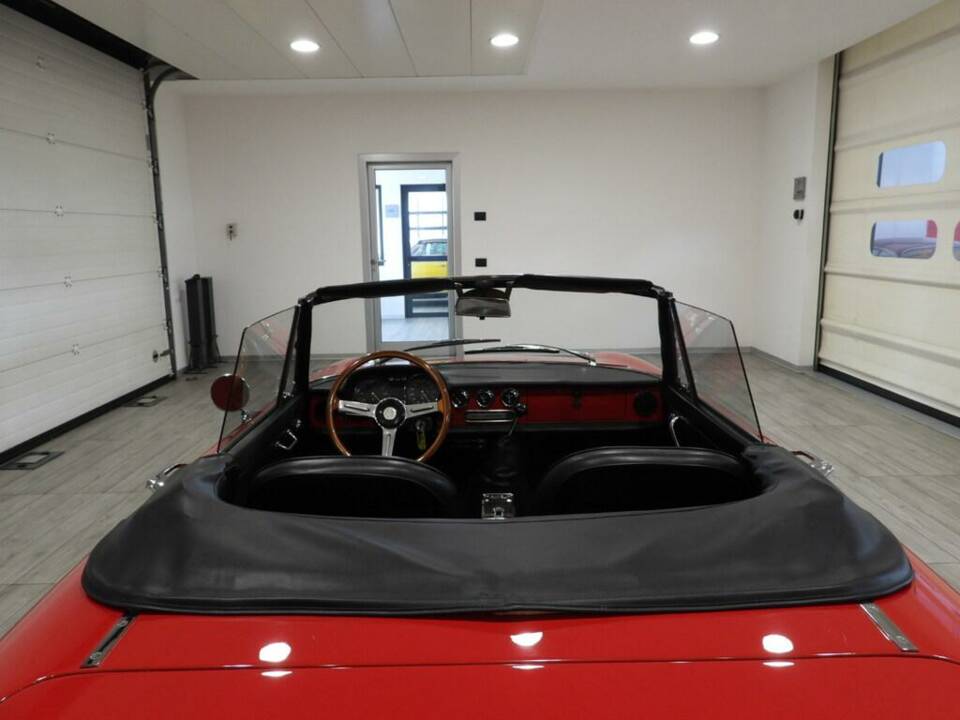 Image 13/15 of Alfa Romeo 1750 Spider Veloce (1968)