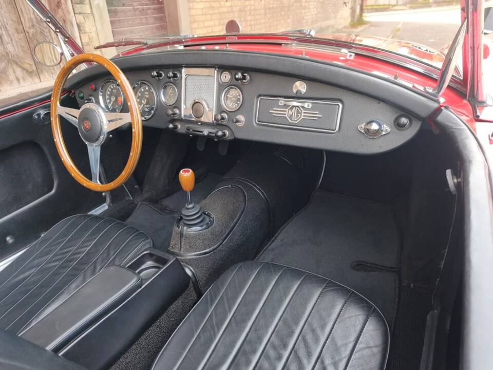 Image 13/24 of MG MGA 1500 (1959)