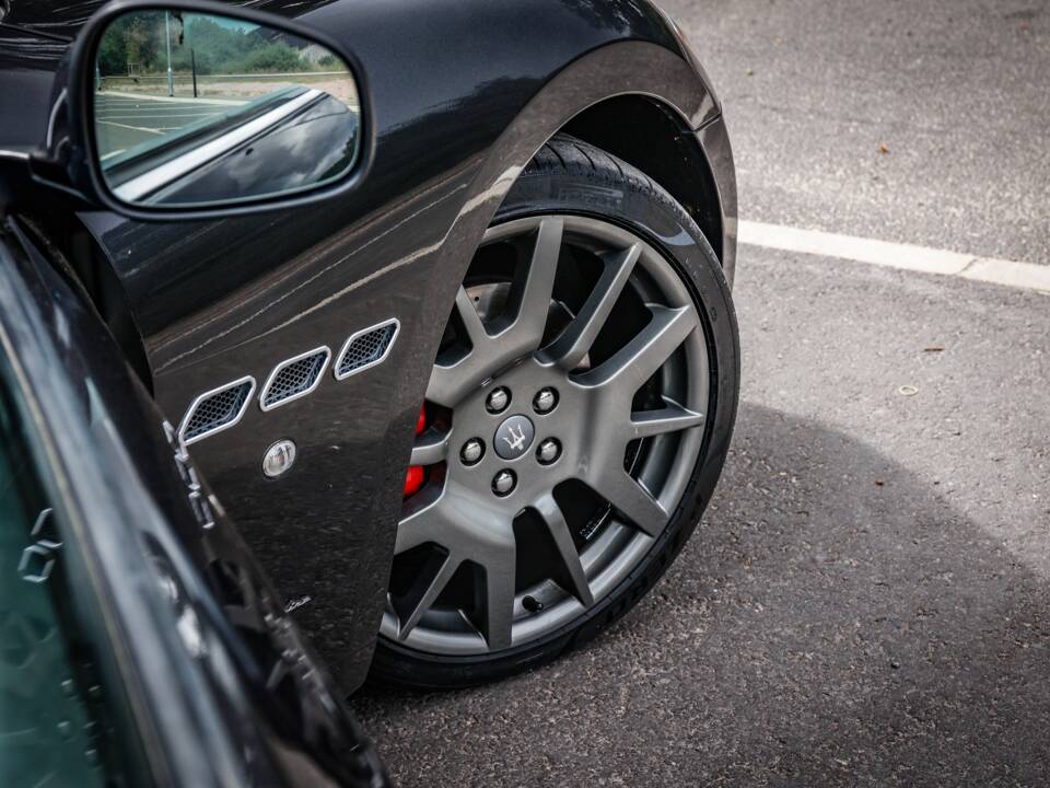 Image 32/43 of Maserati GranTurismo 4.2 (2008)