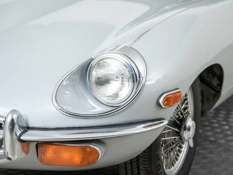 Image 19/47 de Jaguar E-Type (1969)