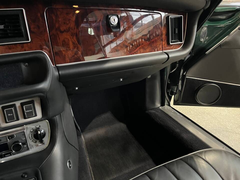 Image 28/47 of Jaguar XJ 6 C 4.2 (1976)