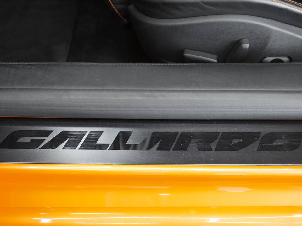 Immagine 17/38 di Lamborghini Gallardo (2005)