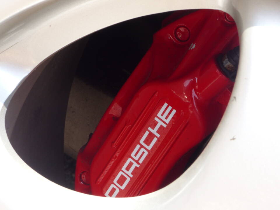 Image 15/30 of Porsche 911 Carrera 2 (1992)