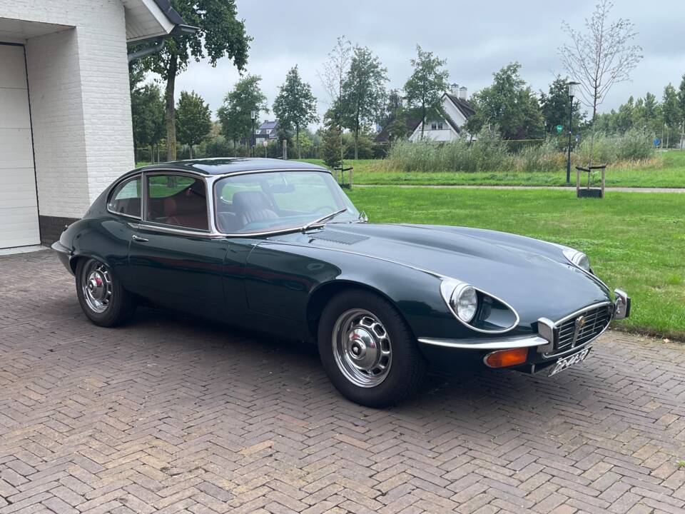 Image 2/46 de Jaguar Type E V12 (2+2) (1972)
