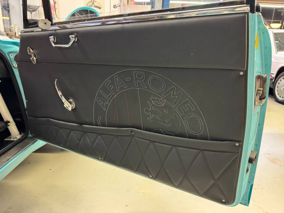 Bild 15/100 von Alfa Romeo 1750 GT Veloce (1968)