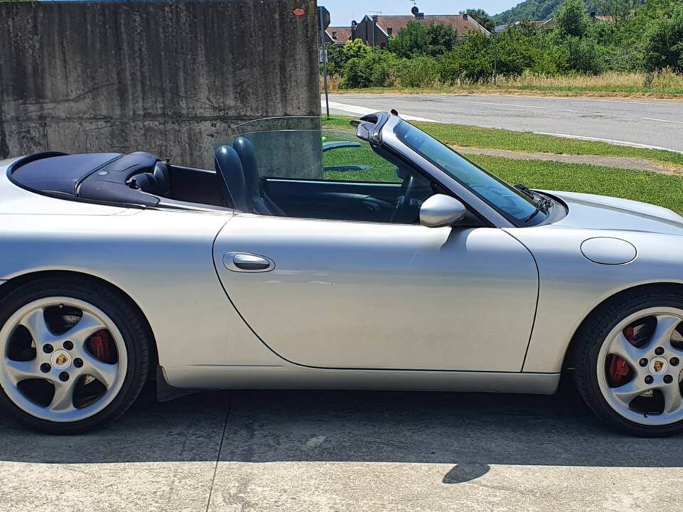 Image 4/31 de Porsche 911 Carrera (2000)