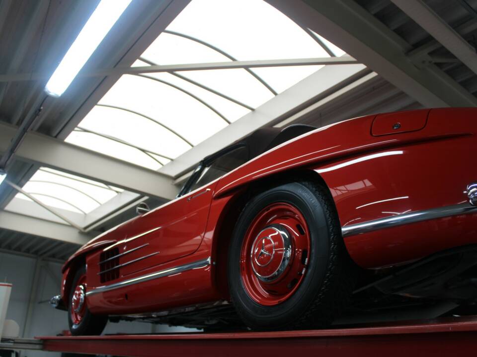 Image 17/50 de Mercedes-Benz 300 SL Roadster (1962)