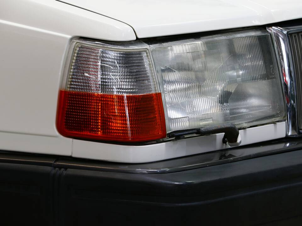 Image 8/34 of Volvo 940 2.3i (1991)