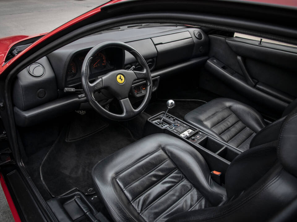 Image 25/38 of Ferrari 512 M (1996)