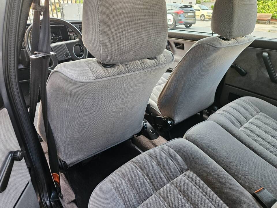 Bild 41/91 von Volkswagen Golf II 1.6 (1990)