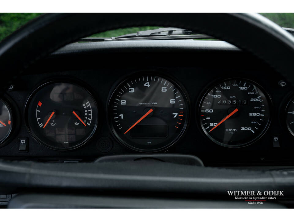 Image 20/28 de Porsche 911 Carrera 4 (1990)