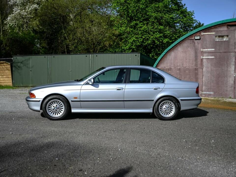 Imagen 2/27 de BMW 528i (1997)