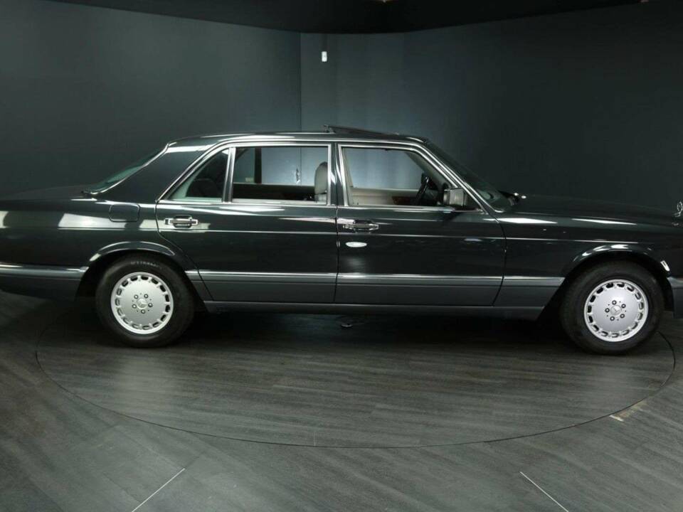 Image 7/30 of Mercedes-Benz 560 SEL (1989)