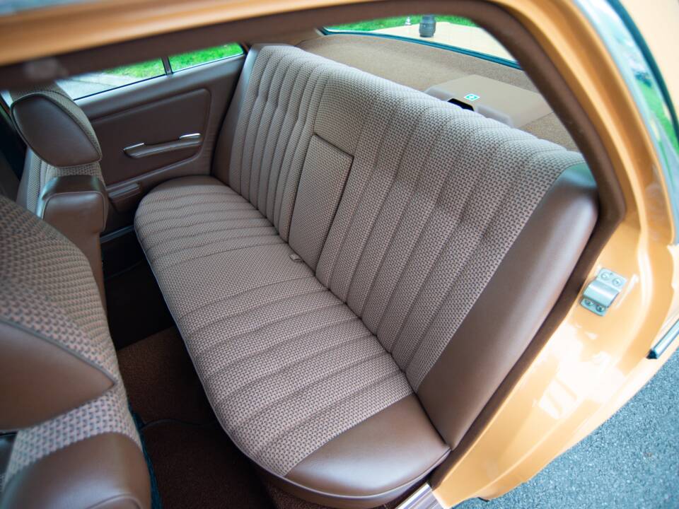 Image 15/32 of Mercedes-Benz 250 (1978)