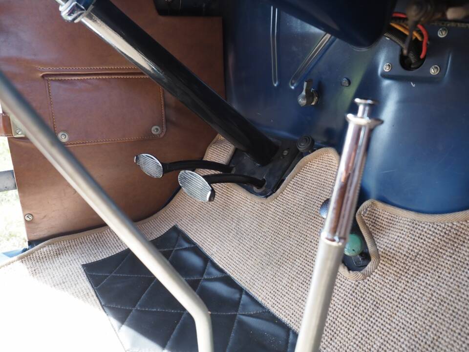 Image 23/60 of Ford Model A De Luxe (1931)