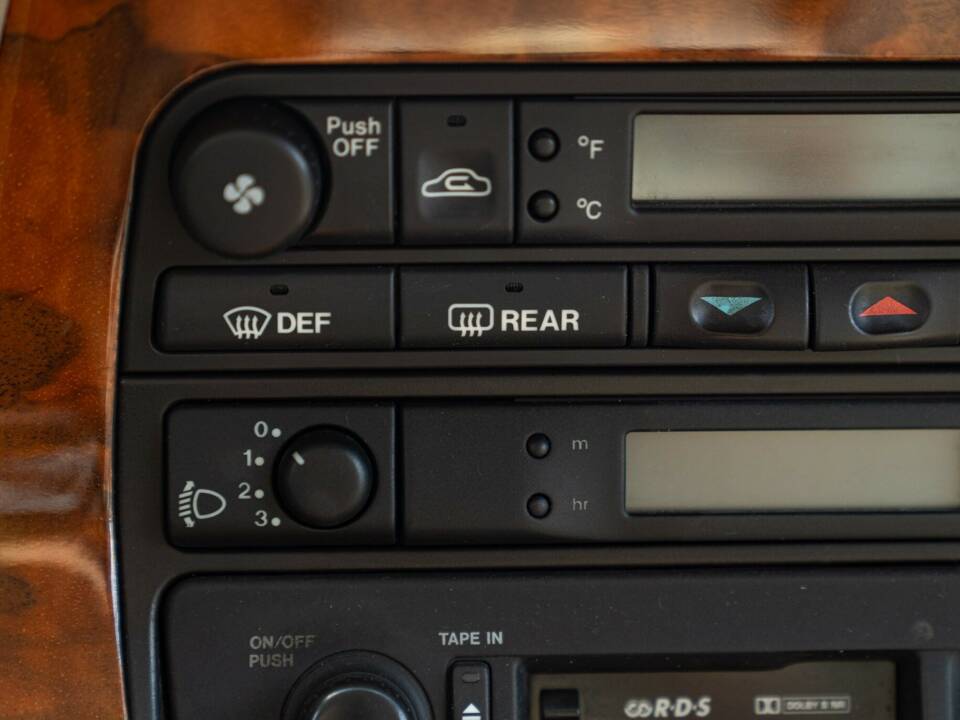 Image 34/50 of Jaguar XJ6 3.2 (1995)