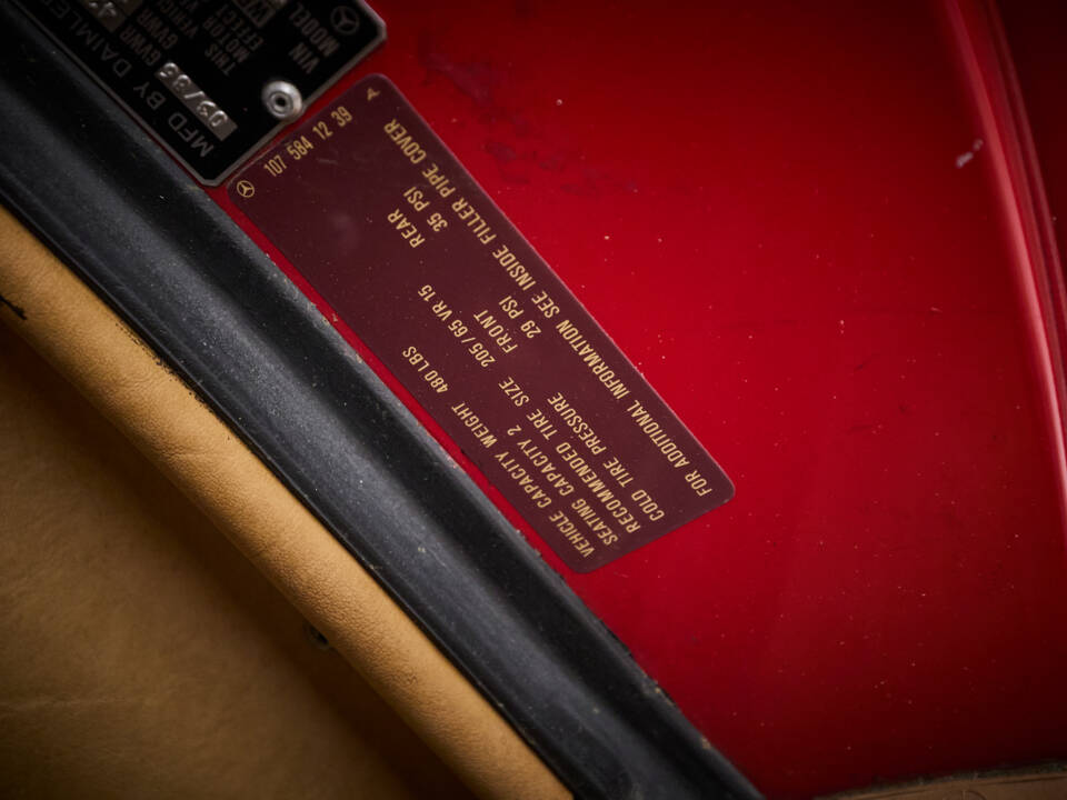 Image 66/89 of Mercedes-Benz 560 SL (1986)