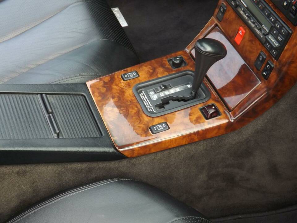 Image 26/50 de Mercedes-Benz 500 SL (1991)
