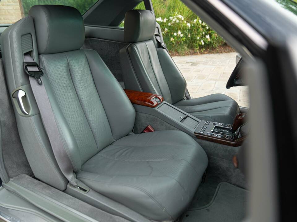 Image 26/50 of Mercedes-Benz SL 320 (1995)