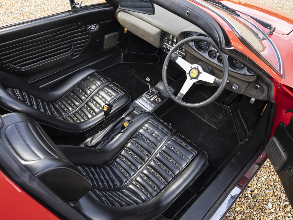 Afbeelding 11/31 van Ferrari Dino 246 GTS (1973)