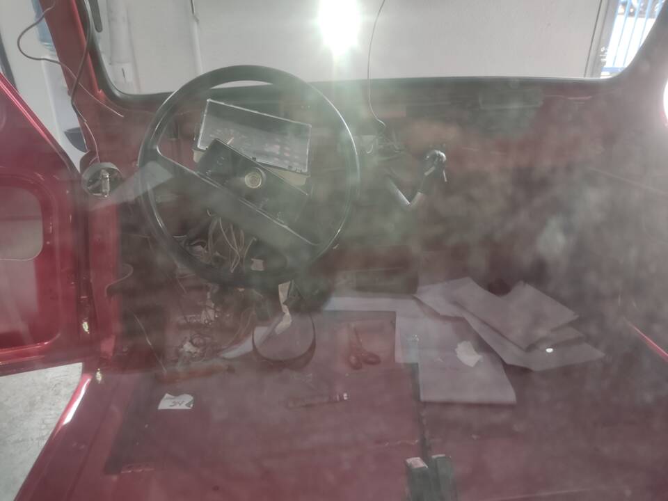 Image 56/91 of Renault R 4 F6 (1988)