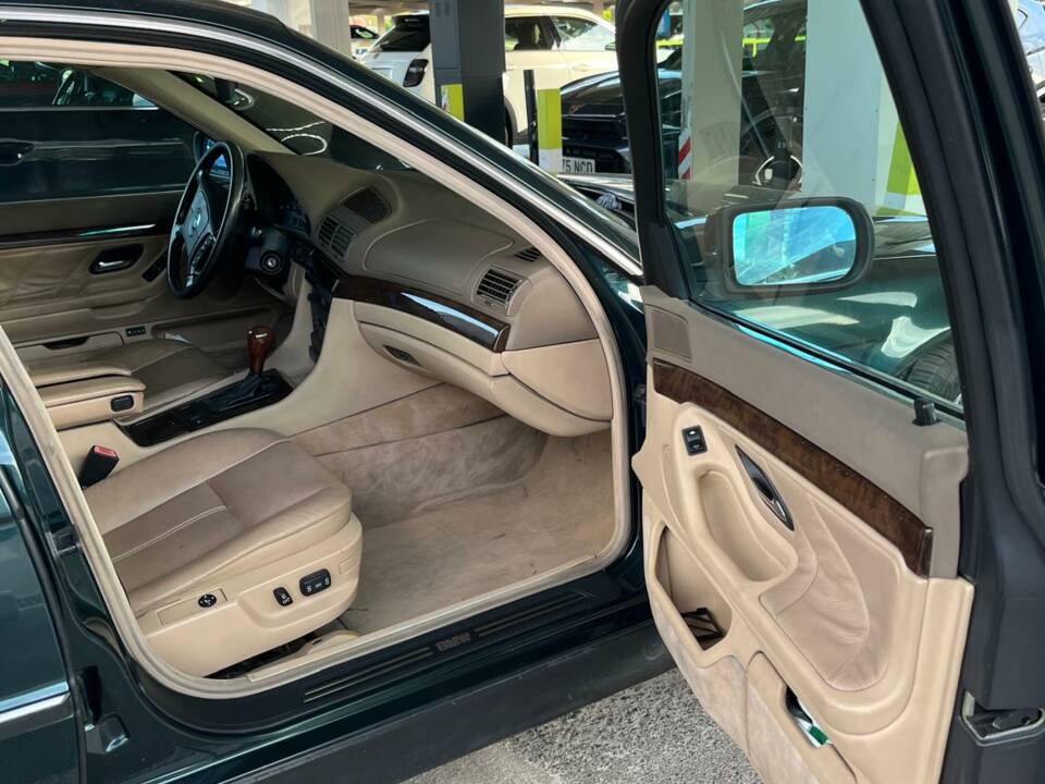 Bild 7/9 von BMW 740i (1995)