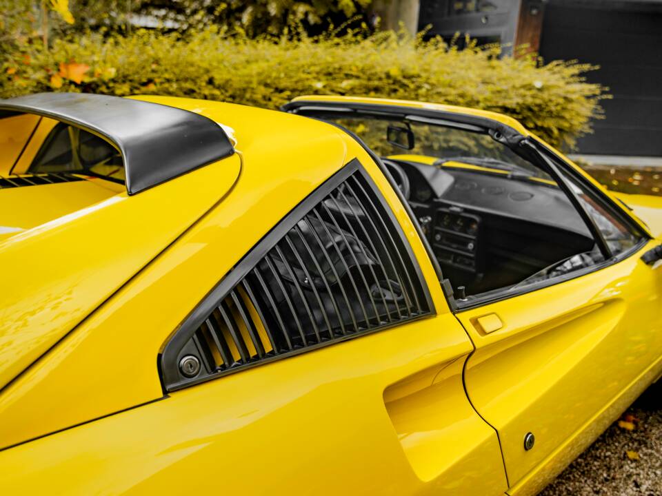 Bild 27/55 von Ferrari 328 GTS (1986)