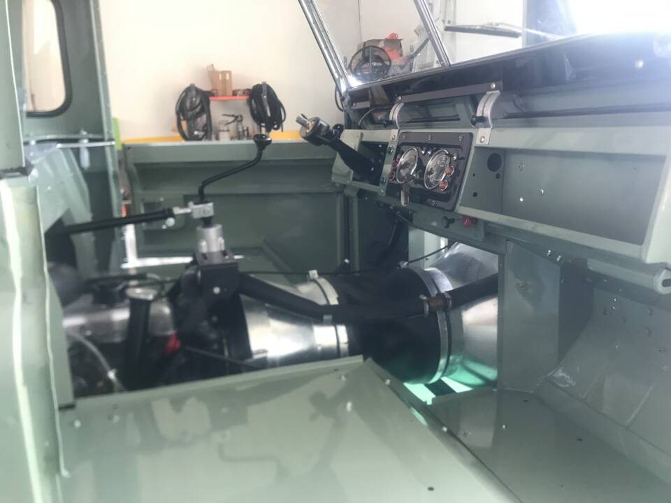 Image 36/39 of Land Rover Forward Control (1975)