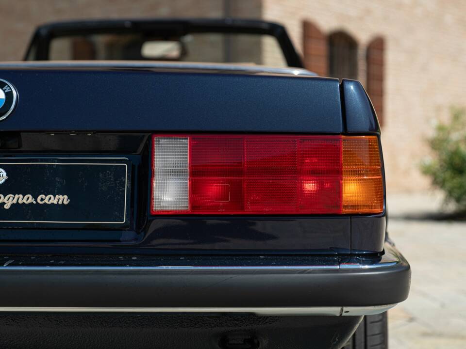 Image 13/50 of BMW 320i (1989)