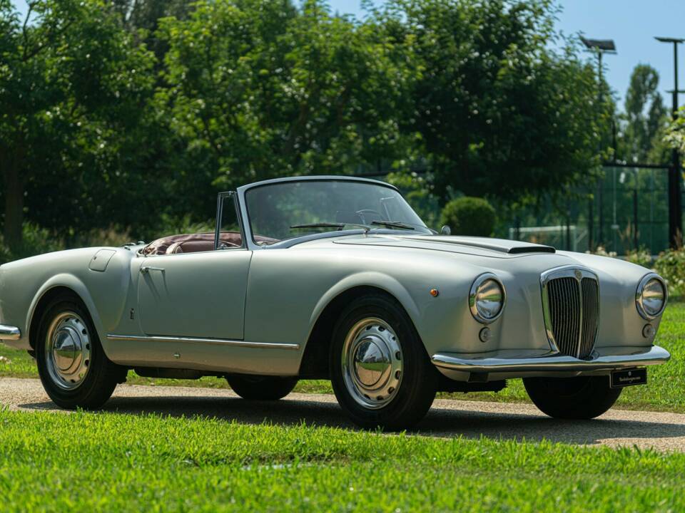 Immagine 4/50 di Lancia Aurelia B24 Convertibile (1958)