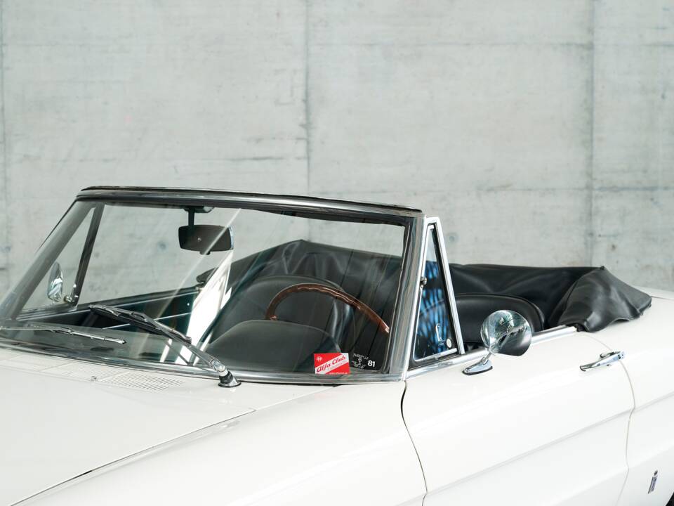 Image 4/50 of Alfa Romeo 1600 Spider Duetto (1966)