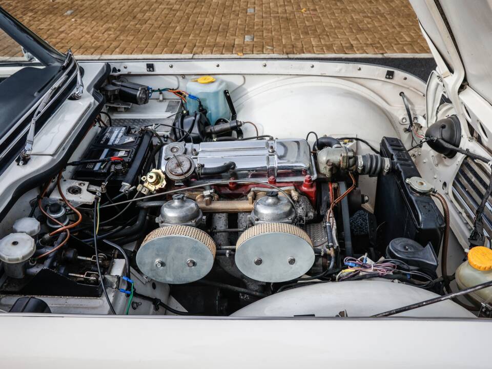 Image 38/42 of Triumph TR 4A (1966)