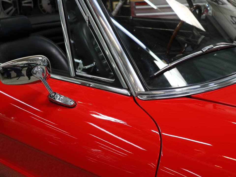 Afbeelding 8/37 van Alfa Romeo 2000 Spider Veloce (1979)