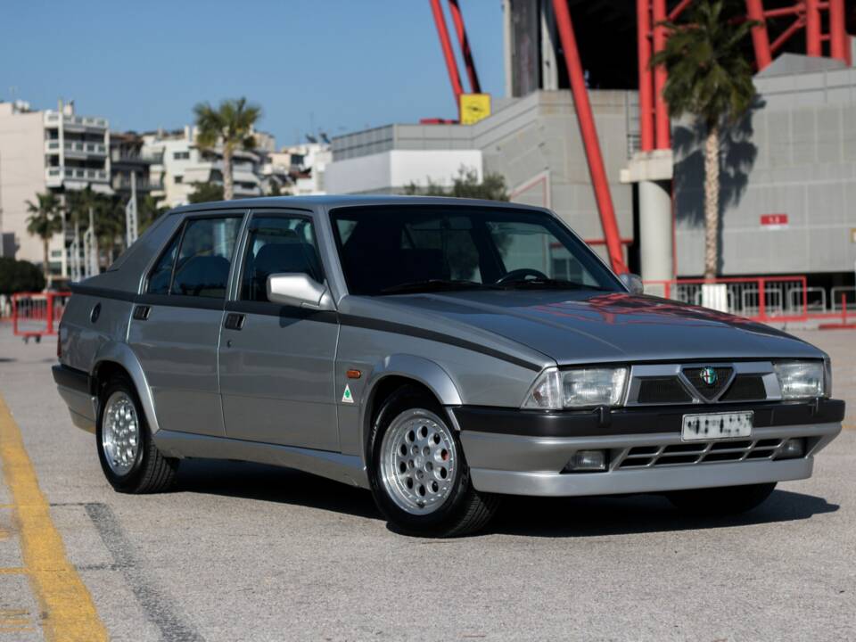 Immagine 1/6 di Alfa Romeo 75 2.0 Twin Spark (1992)
