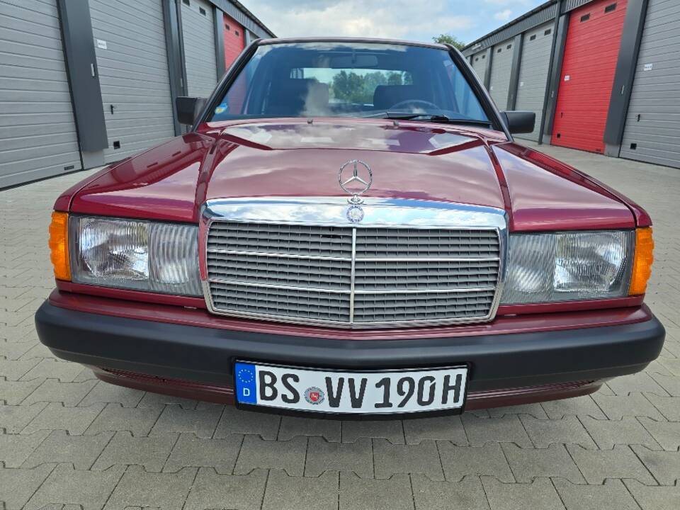 Imagen 30/69 de Mercedes-Benz 190 E 1.8 (1991)
