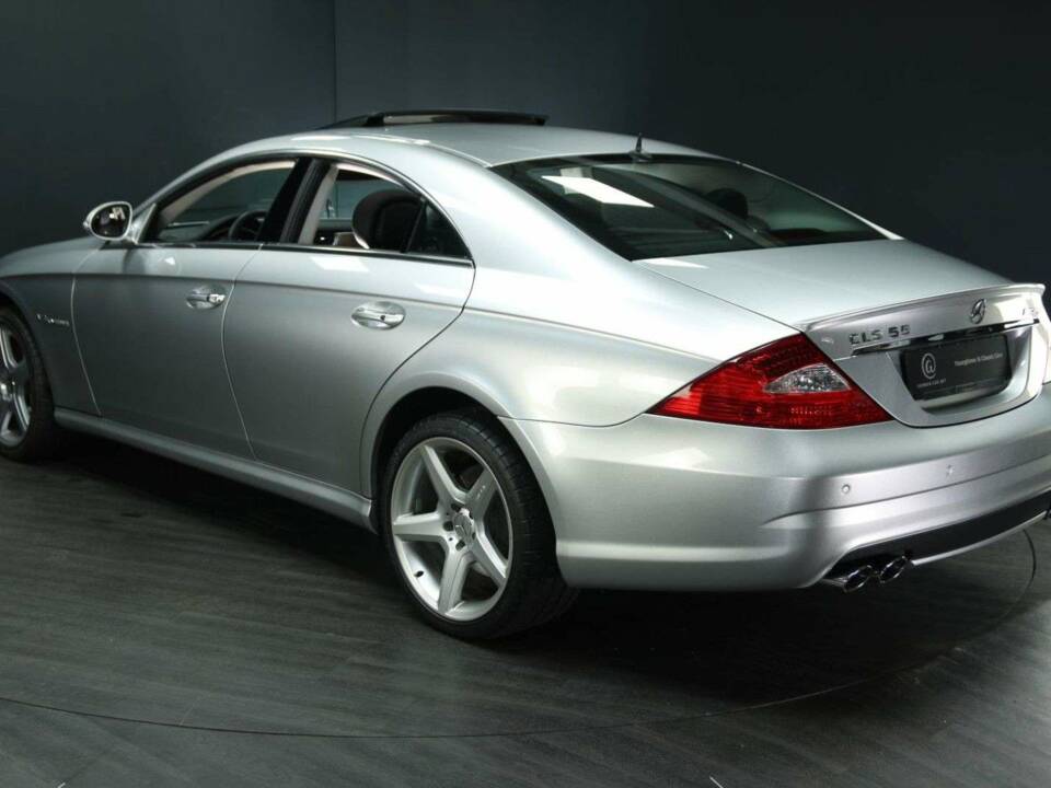 Image 4/30 de Mercedes-Benz CLS 55 AMG (2005)