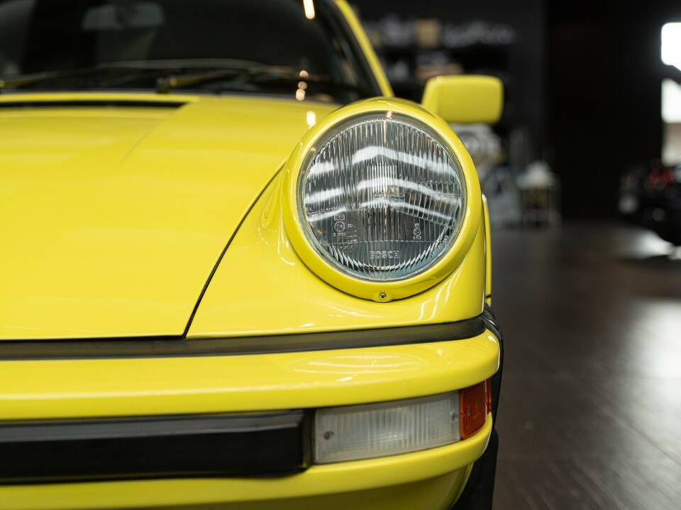 Image 22/50 of Porsche 911 Carrera 2.7 (1975)