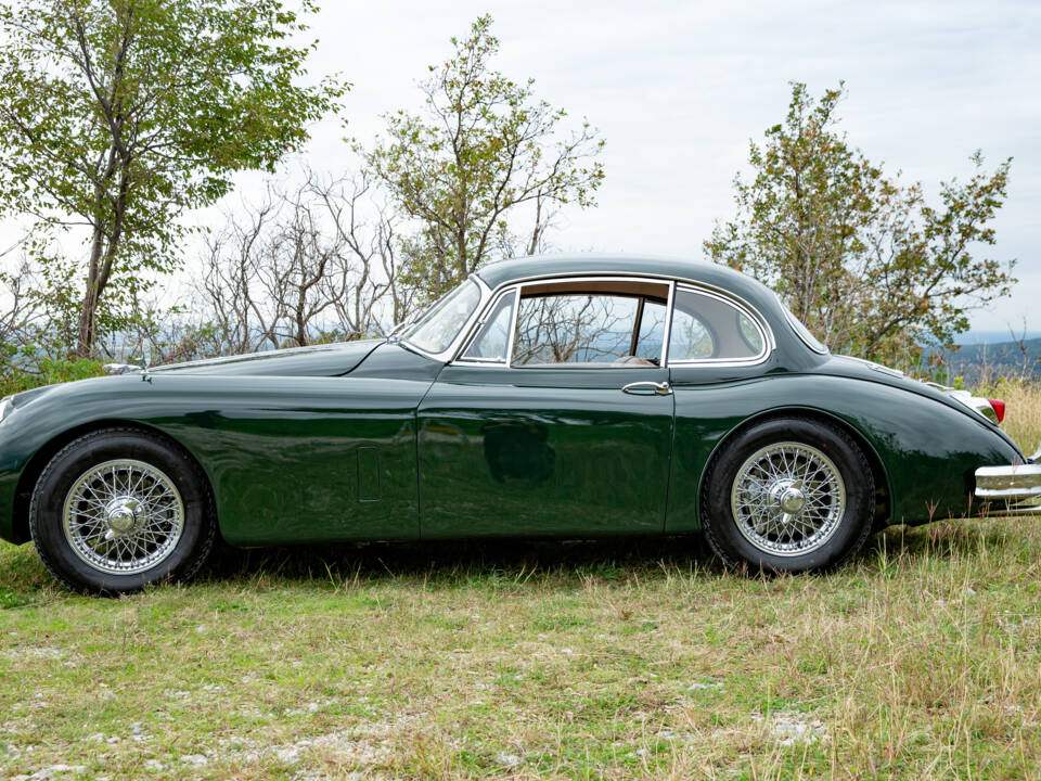 Image 21/100 of Jaguar XK 150 FHC (1960)