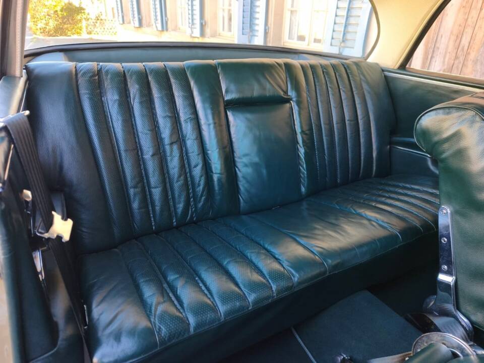 Afbeelding 9/30 van Mercedes-Benz 220 SE b (1961)