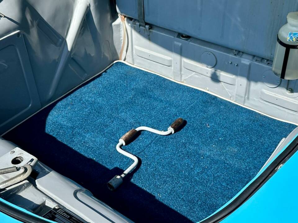 Image 14/17 de Tatra 603 Tatraplan (1959)