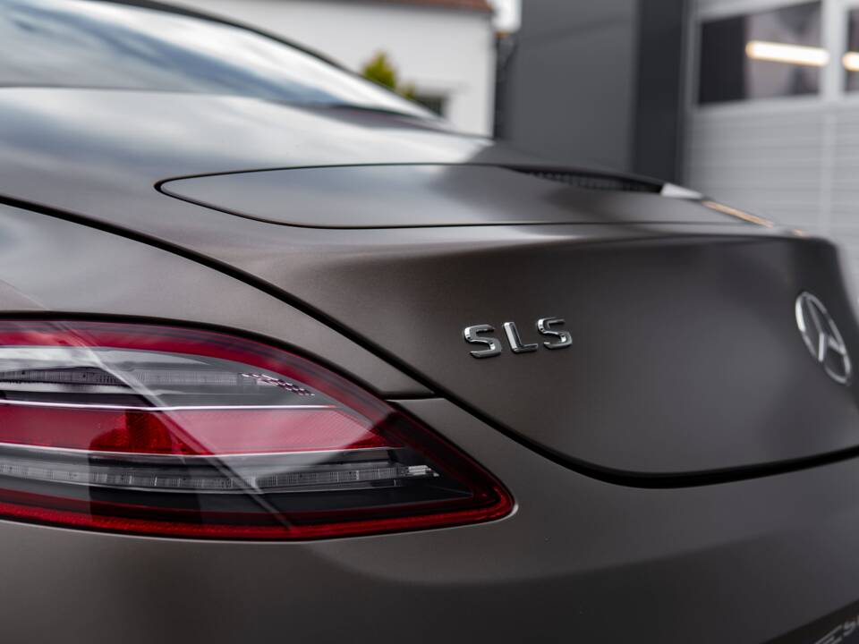 Image 18/45 of Mercedes-Benz SLS AMG Roadster (2012)